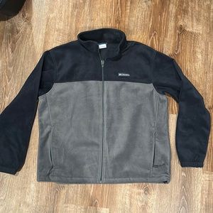 Men’s Columbia full zip fleece jacket. Size XXL